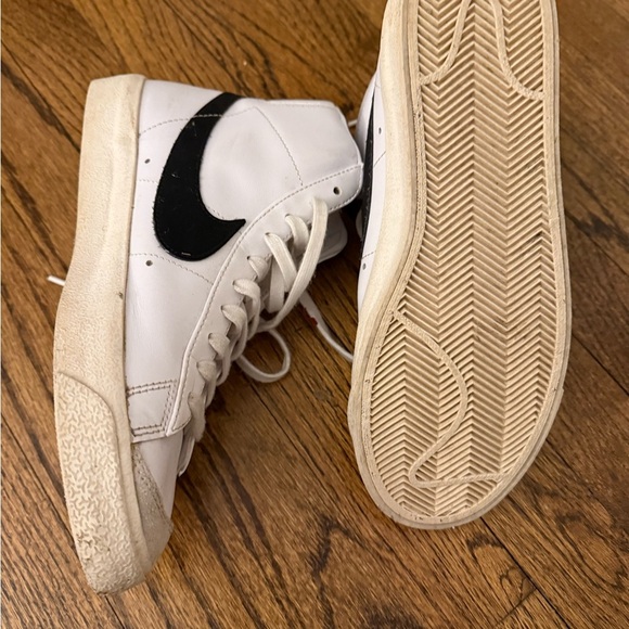Nike Women's Blazer Mid 77 Shoes - size 8.5 - Picture 4 of 5